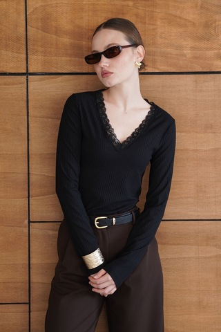 Verymoda Yakası Dantel Detaylı Bluz F2088 Siyah