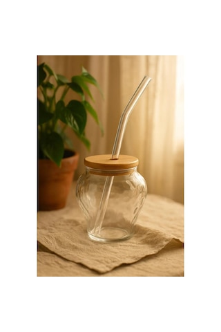 Çilek Model Borosilikat Cam Bardak, Bambu Kapaklı, 400 Ml, Pipet Hediyeli Şeffaf