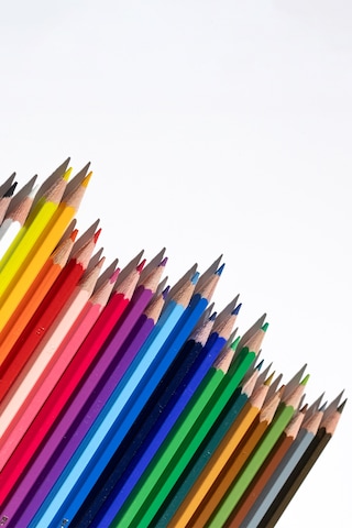 Faber-Castell Kuru Boya Kalemi, Kırmızı Metal Tüp Kutu, 12 Renk, Tam Boy, Kalemtıraş Hediyeli, Yumuşak Mineli