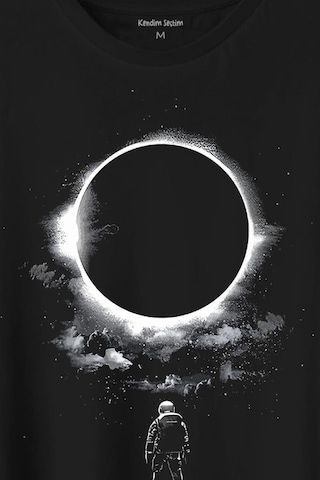 Ay Üzerinde Kara Delik Dünyaya Abkan Astronot Cosmos Baskılı Tişört Unisex T-shirt 001