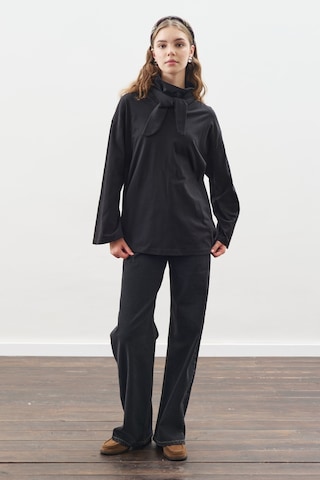Yüksek Yaka Bağlamalı Bluz Siyah Siyah