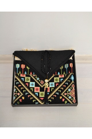 Çeyizlik Hediyelik Seccade Eşarp Tesbih Set Kilim Desenli Kadife Astarlı Seccade, Eşarp, Kristal Tesbih Özel Kutulu Lüks Hediye Seti Siyah