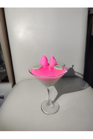 Martini Bardağında Çilekli Mum