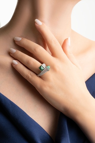 Tanrıça 18 Ayar Beyaz Altın Kaplama Gümüş Tasarım Yüzük Beyaz