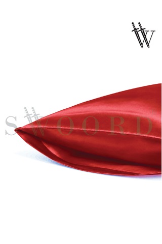 Swoord İpek Dokulu Saten Yastık Kılıfı Kırmızı 2 Adet 50x70cm 2 Adet Saten Tokalı Kırmızı