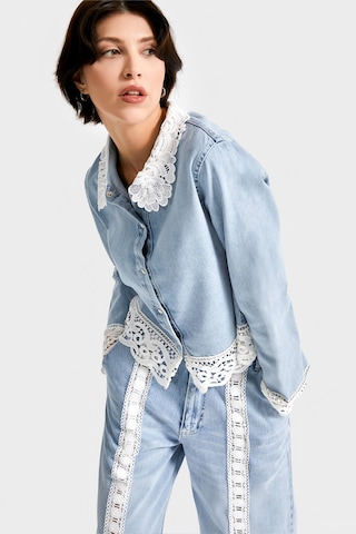 Itsbasic Kadın Kot Rengi 4s5-3 Viskon Kumaş Dantel Detaylı Özel Tasarım Denim Gömlek
