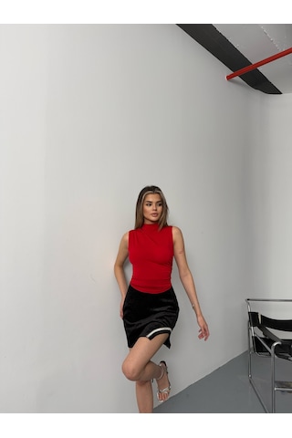 Kadın Kolsuz Büzgü Detaylı Dik Yaka Bluz Kırmızı