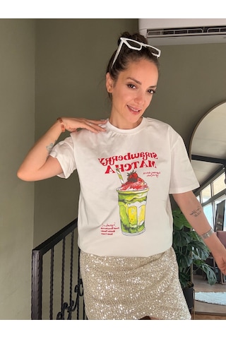 Ali Butik Ekru Strawberry Matcha Baskılı Tişört