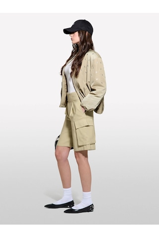 Sisley Viskoz Karışımlı Kemerli Comfort Fit Bermuda Şort Kadın Kum Rengi Şort - 325p4g48l901ı