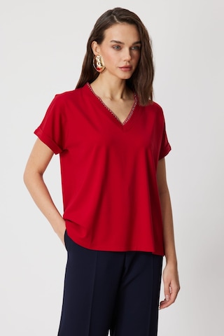 On Kadın Yakası Zincirli V Yaka T-shirt 71352 Kırmızı