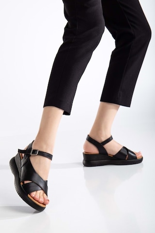 Analin Shoes Kadın Hakiki Deri Bilekten Bağlı Yüksek Taban Sandalet Siyah