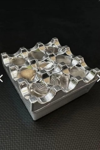 Tanemce Izgaralı Döküm Küllük Kapaklı Kül Tablası Delikli Metal Kare Küllük, Metalik