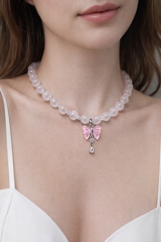 Gümüş Renk Detaylı Pembe Kuvars Doğal Taş Sallantılı Kelebek Uçlu Kadın Kolye Beyaz