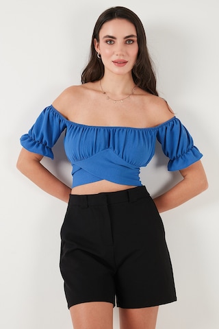 Lela Regular Fit Madonna Yaka Bağlama Detaylı Crop Bayan Bluz 6527017 Mavi