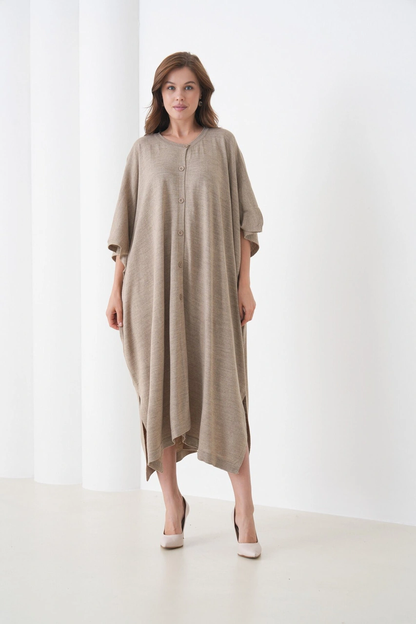 Kadın Tesettüre Uygun Önden Düğmeli Asimetrik Kesim Yarasa Kol Şık Geniş Kalıp Panço Ceket Vizon