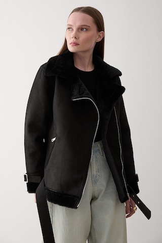 Siyah İçi Kürklü Mont Siyah