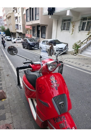 Motocam Peugeot Django Ön Cam 2017-2026 Model 37cm Şeffaf Renkli 4mm Aparatsız