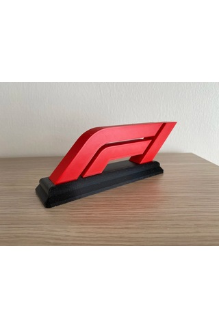 Formula 1 Logo Standı Kırmızı Siyah Dekoratif Masa Aksesuarı Yarı