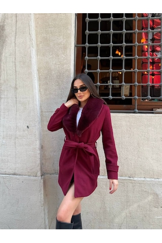 Duygudan Kuşaklı Kürk Detaylı Kısa Kaşe Kaban - Bordo