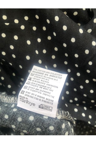 Ayşo Clothes Kadın Puantiyeli Siyah Renk Viskon Kumaş Ön Düğmeli Ayarlanabilir Kuşaklı Tesettür Elbise Siyah