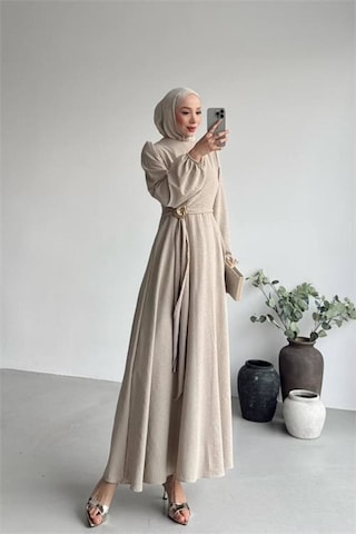 Neşeli Butik Kadın Bej Gold Tokalı Bağlama Detaylı Jakarlı Tesettür Elbise Nms092