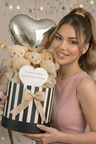 Premium Silindir Kutusunda Aynalı Ve Kalp Balonlu Peluş Taba 5li Ayıcık Buketi