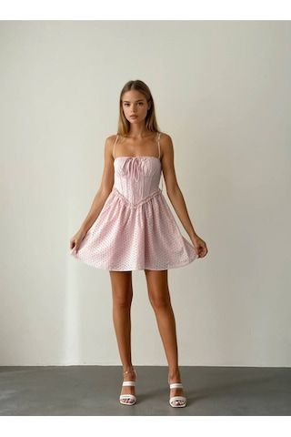 Fashion Cocktail İnce Bağcıklı Askılı Büstiyer Detaylı Göğüs Kısmı Büzgülü Delikli Brode Party Parti Elbise Pembe