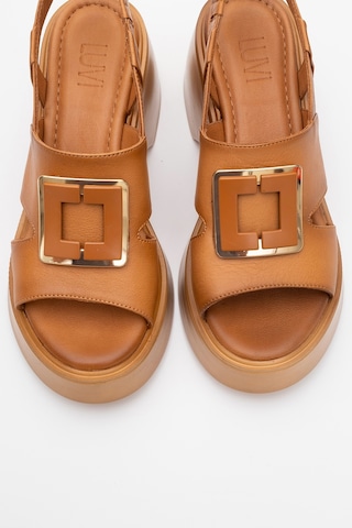 Luvishoes Lucıa Taba Tokalı Hakiki Deri Kadın Dolgu Topuklu Sandalet Taba