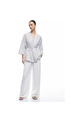 Koton Rahat Kalıp Kemer Detaylı 3/4 Geniş Kollu Uzun Kimono Siyah Çizgili 5sak50110pw Siyah Çizgili
