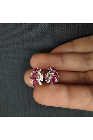 925 Ayar Gümüş Kadınlar İçin Özel Tasarım Küpe - Sade Ve Şık - Kırmızı Detaylı Model Gümüş