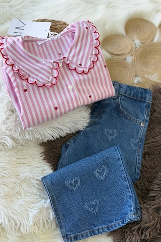 Mini Kalp Baskılı Gömlek & Kalp Detaylı Kot Pantolon Takım Pembe