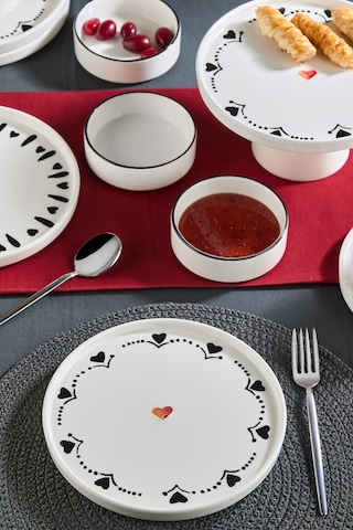 Premium 11 Parça Black Hearts Ayaklı Sunum Standlı Kahvaltı Takımı - Handmade Kalpli Kahvaltı Takımı Siyah Beyaz