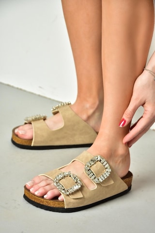 Fox Shoes K777604802 Bej Çift Tokalı Taşlı Kadın Terlik Bej
