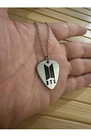 Bts K-pop Grubu Pena Şeklinde Çift Taraflı Rock İşaretli Unisex Metal Kolye Çok renkli