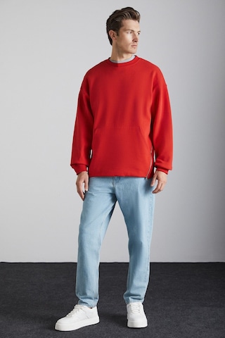 GRIMELANGE Santıagos Erkek Kangruru Cepli Fermuar Detaylı Arkası Yazı Baskılı Kırmızı Sweatshirt Kırmızı