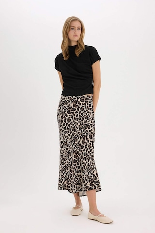 DeFacto A Kesim Leopar Desenli Normal Bel Saten Midi Etek D7648AX24AUBK81 Siyah