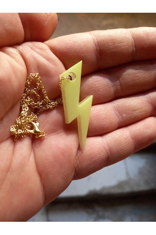 Karanlıkta Parlayan Fosforlu Şimşek Kolye Metal Zincirli