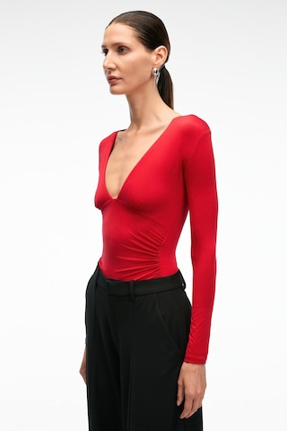 Grımelange TEVRINE Kadın Kruvaze Yakalı Esnek Kumaşlı Uzun Kollu Çıtçıt Kapamalı Slim Fit Kırmızı Bluz