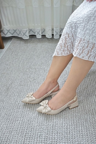 Asmi Shoes Kadın Mina Krem Cilt Arkası Açık Sivri Burun Fiyonk Detaylı 4 Cm Topuklu Ayakkabı