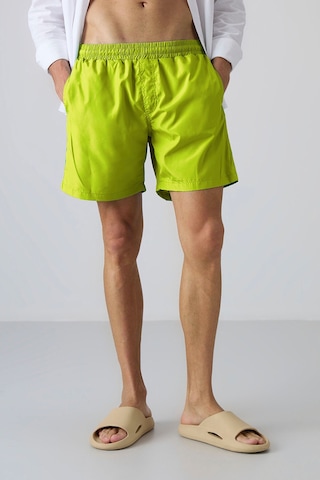 Tommylife Neon Sarı Hızlı Kuruyan Standart Fit Erkek Deniz Şortu - 81237