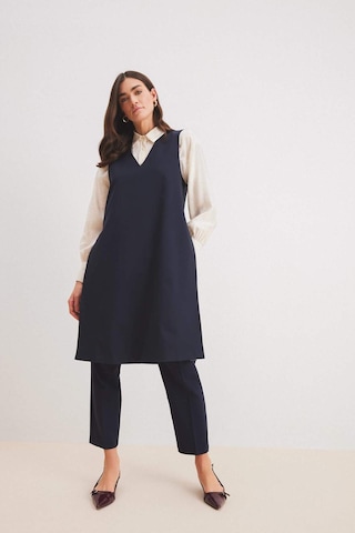 DeFacto Regular Fit V Yaka Basic Düz Uzun Cepli Süveter E1340AX25SPNV173 Lacivert