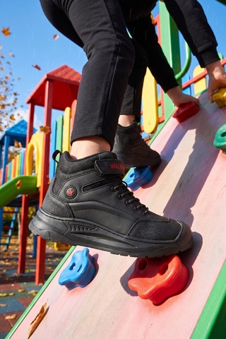 Walkway Siyah-kırmızı Cırt Bantlı Kauçuk Tabanlı Erkek Çocuk Sneaker Bot Surge 2037
