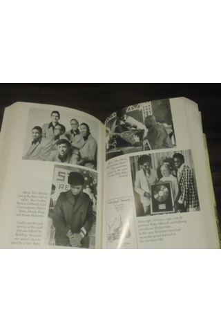 Memphis Beat - The Lives And Times Of America'S Musical Crossroad
