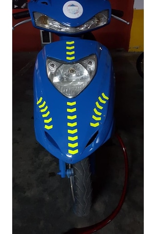Ok Şeklinde Floresan Sarı Sticker Çınar Extreme