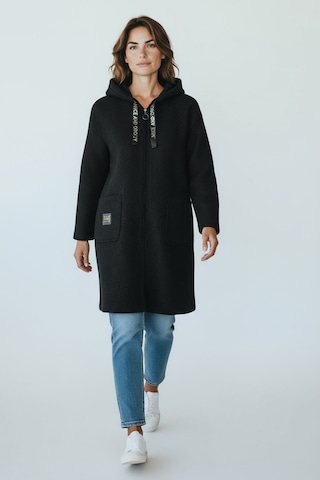 Kadın Üstten Cepli Kapüşonlu Önü Fermuarlı Kaşe Hırka Siyah