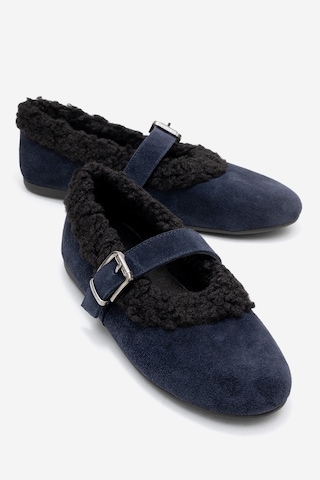 Guın Lacivert Süet Hakiki Deri Peluş Detaylı Kemerli Kadın Babet Ayakkabı Lacivert