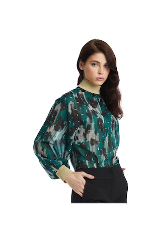 Parlak Detaylı Desenli Balon Kol Bluz Modern Yaka Ve Lastikli Bilek Tasarımıyla Şık Seçim Petrol