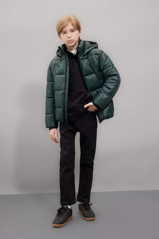 DeFacto Erkek Çocuk Su İtici Kapüşonlu Fermuarlı Cepli Şişme Mont C5565A824WNGN715