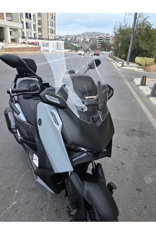 Motocam Yamaha Xmax Techmax Ön Cam 2025-2026 Model 63cm Şeffaf Renkli 4mm Asansörlü