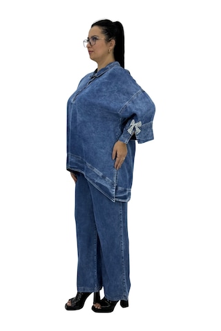 Büyük Beden Denim Tensel İnci Boncuk İşlemeli Kapri Kol Yarım Düğme Detaylı Kadın Takım Mavi
